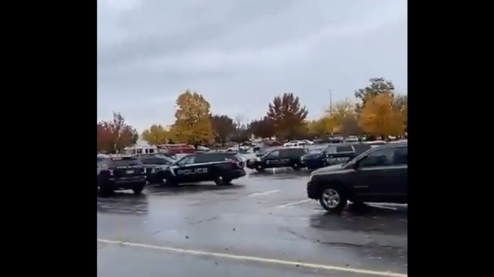 Policías de Idaho mantienen presencia en el centro comercial
(Foto: Twitter @rawsalerts)