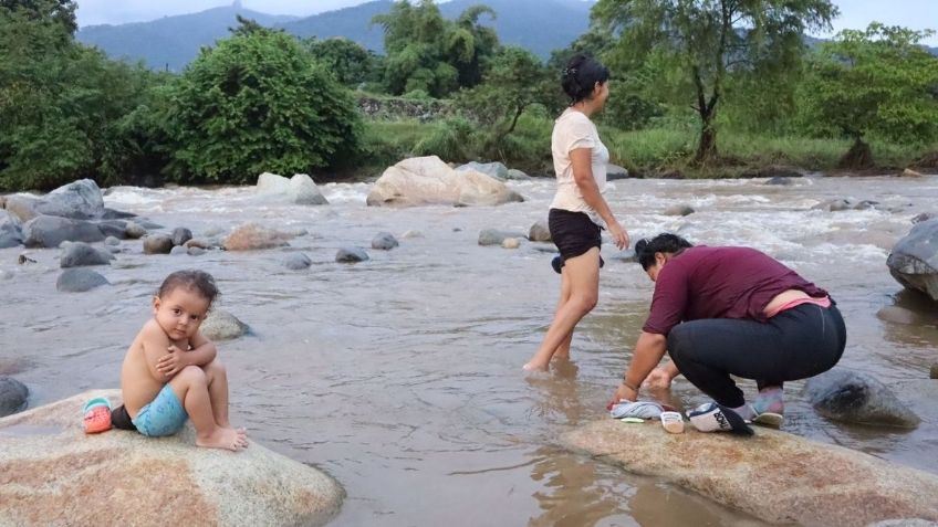 Caravana Migrante descansa en Huixtla, Chiapas, para retomar caminata