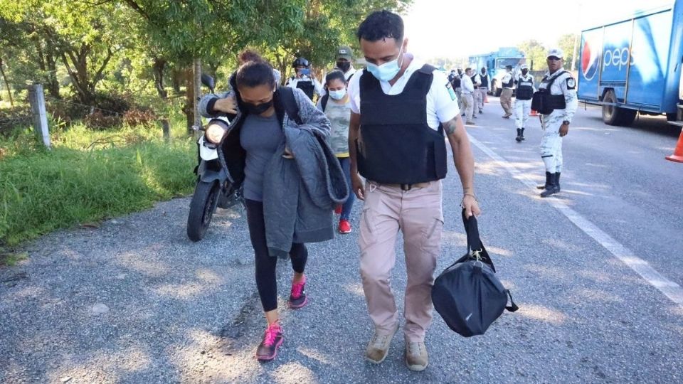 SE LOS LLEVAN. Algunos que se adelantaron, fueron detenidos por el INM. Foto: José Torres