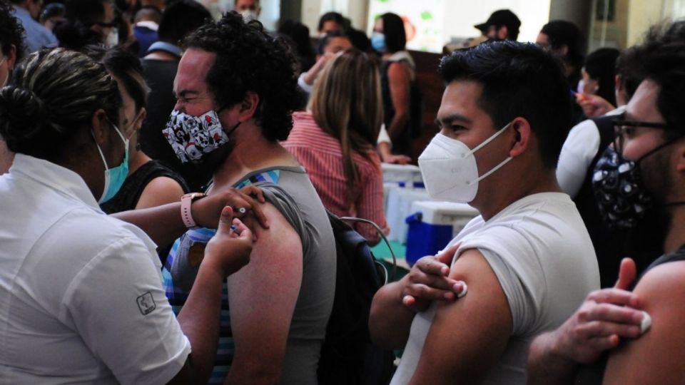 En México 69 millones 974 mil 180 personas mayores de 18 años en el país ha recibido al menos una dosis de la vacuna anti Covid. FOTO: Cuartoscuro