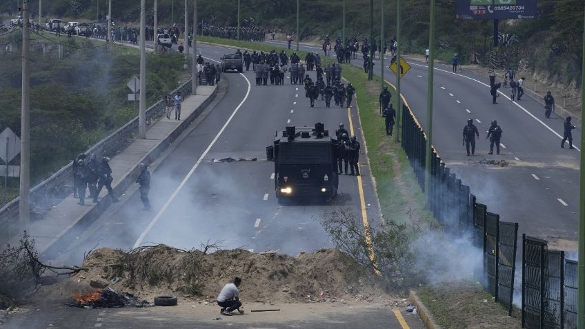 En Ecuador, indígenas y campesinos extienden el bloqueo en seis provincias