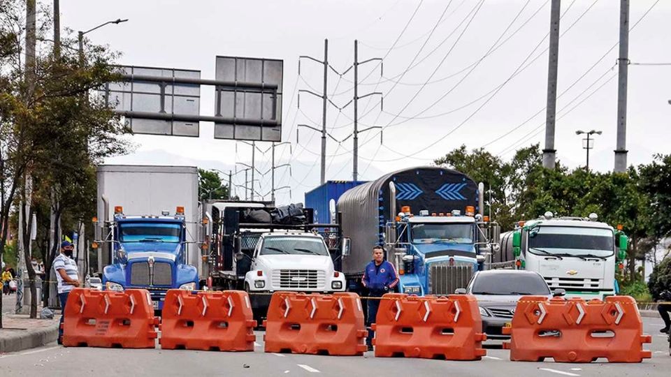 Este miércoles se cumplen tres días de bloqueo carretero en la carretera Transístmica en el tramo Juchitán-Tehuantepec. FOTO: ESPECIAL