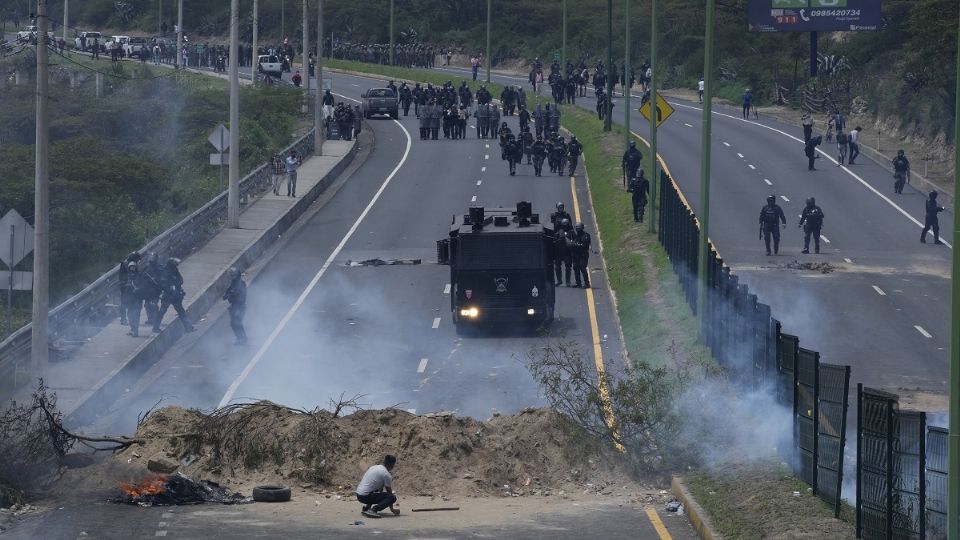 Los manifestantes cerraron avenidas principales, en su segundo día de protestas. Foto: AP
