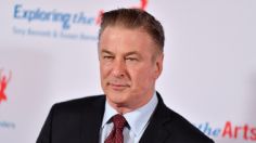 Asistente que entregó el arma a Alec Baldwin confiesa que no la revisó