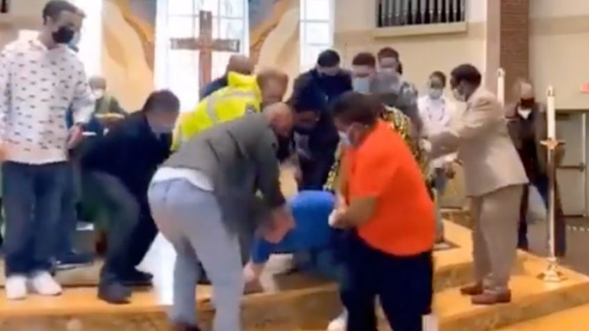 Sacerdote 'corrió' de la iglesia a un hombre sin cubrebocas y se desató una batalla campal | VIDEO