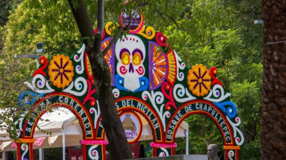 Recorridos nocturnos en la Ciudad de México para celebrar Día de Muertos. Foto: Facebook @ChapultepecCDMX