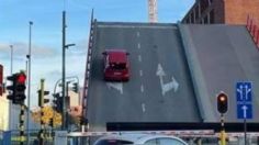 El estrujante momento en que un auto con una familia adentro cae al vacío desde un puente levadizo