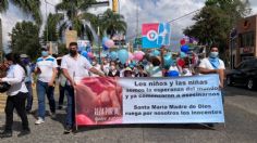 Grupos provida marchan en Veracruz; feministas los encaran