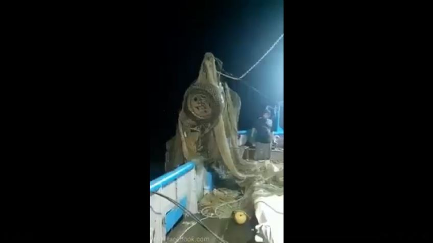 Barco en Mazatlán pescó un AUTO en lugar de camarones | VIDEO