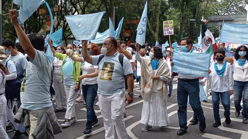 Alrededor de las 11:00 horas en la Ciudad de México, el contingente comenzó su recorrido. Foto: Twitter