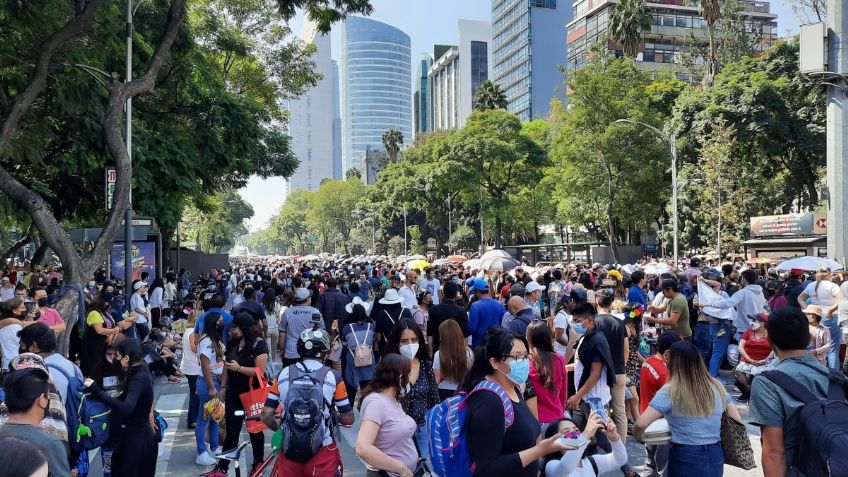 Desfile Día de Muertos: Capitalinos olvidan la sana distancia | VIDEO