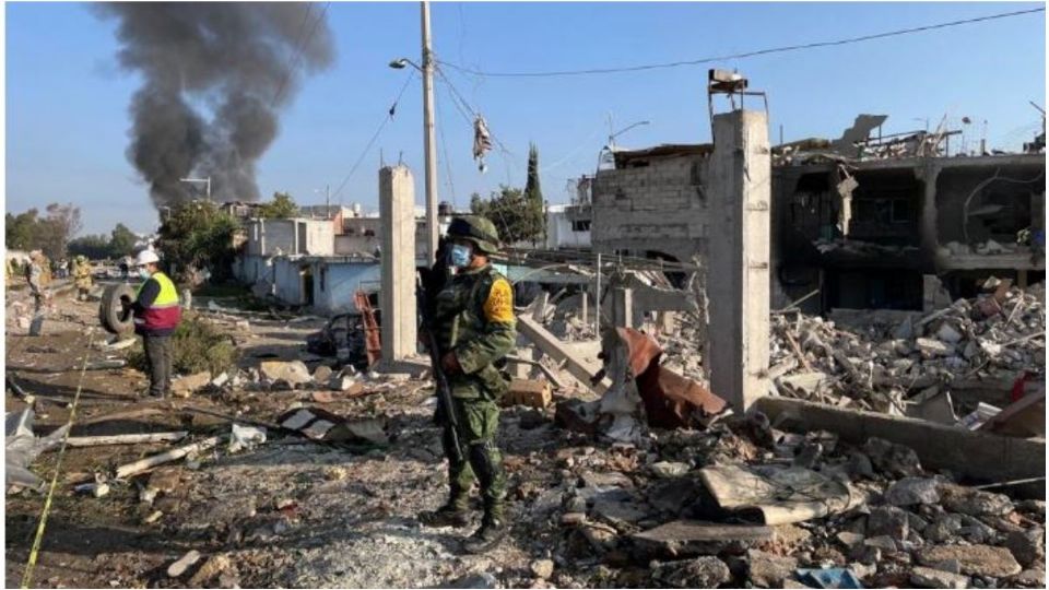 Personal del Ejército Mexicano en todo momento ha estado resguardando la zona de la explosión
(Foto: SEDENA)