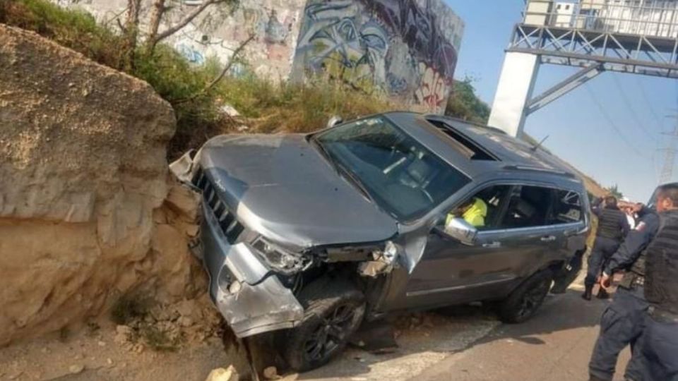 La camioneta en la que se accidentó el actor Octavio Ocaña 
(Foto: Especial)