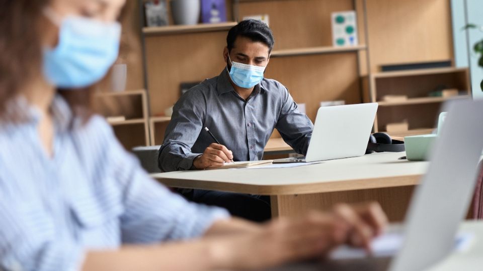 TEMA. Flexibilidad, principal preocupación de empleados en el trabajo presencial. Foto: Enfoque