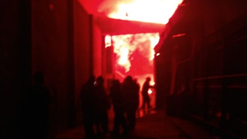 EDOMEX: Reportan fuerte incendio de fábrica en San Vicente Chicoloapan