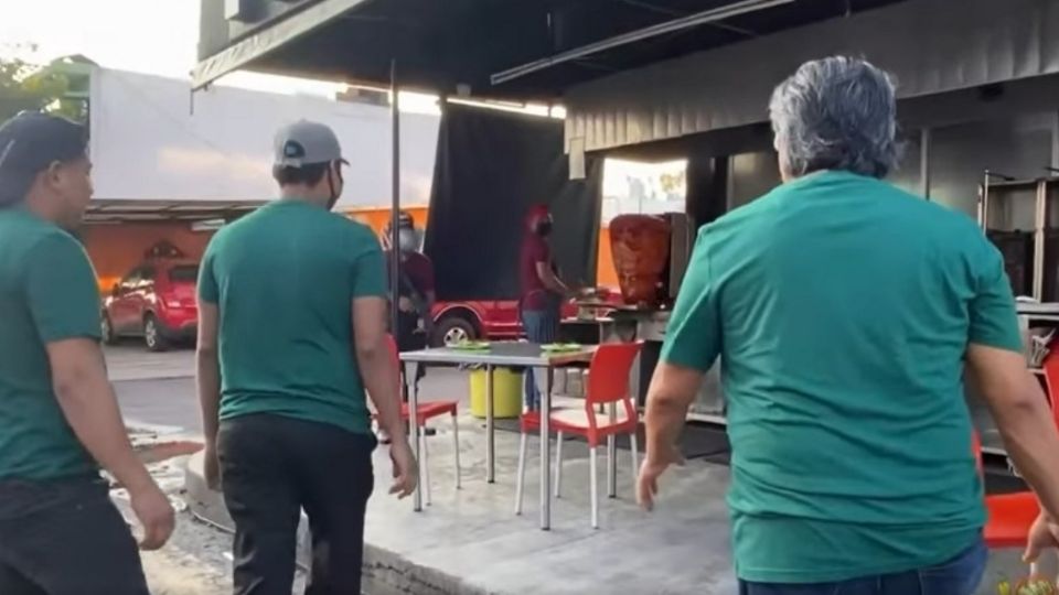 La taquería se inspiró en la serie de Netflix 'El juego del Calamar' (Foto: Facebook @takesabros)