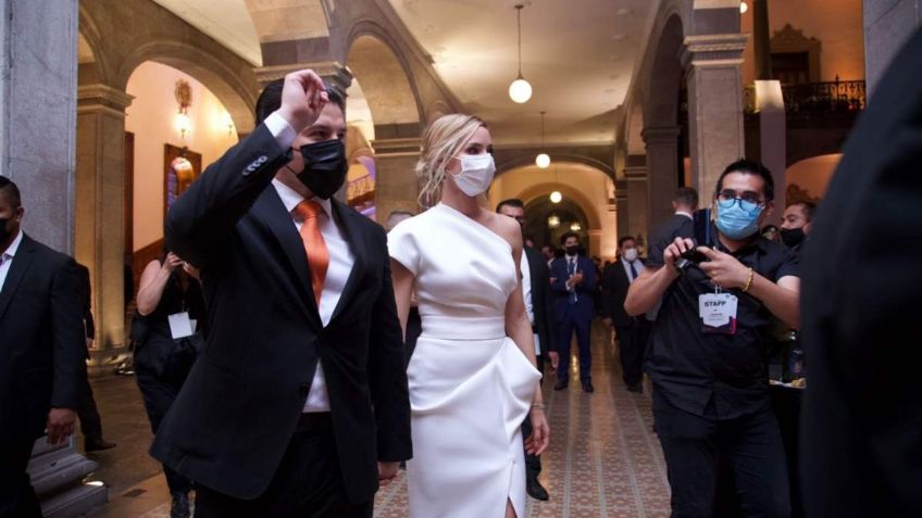 Subastarán vestido que usó Mariana Rodríguez en toma de protesta para apoyar al DIF