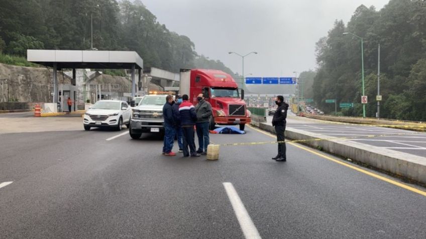 Tráiler atropella a hombre en la México-Toluca y ocasiona caos, alternativas viales