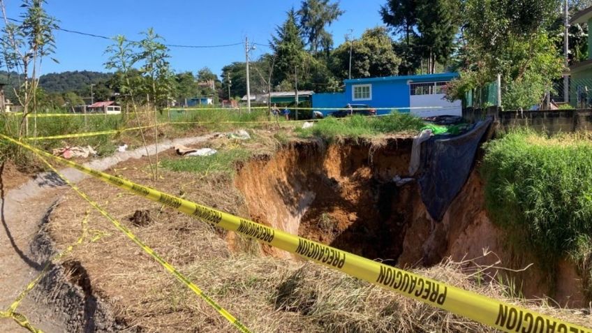 Socavón de cinco metros de profundidad amenaza a 15 familias en Veracruz