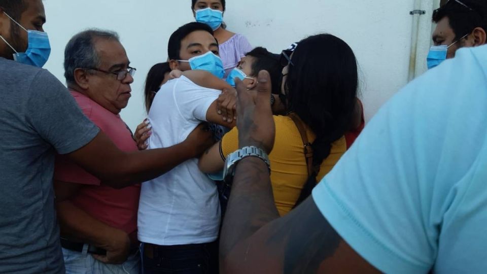 Pelean en Fiscalía de Madero por niños de Liliana, mujer agredida (Foto: Especial)