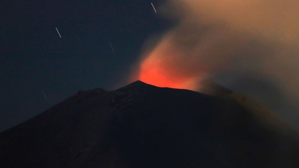 'Don Goyo' presentó una explosión la cual arrojó una pequeña cantidad de rocas incandescentes. Foto: Cuartoscuro