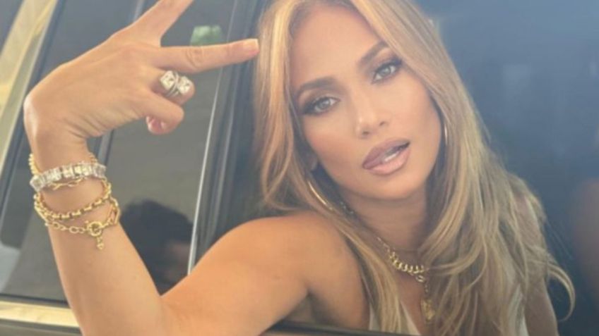 ¿JLo asesina de animales? Tunden a la cantante por usar abrigos de pieles