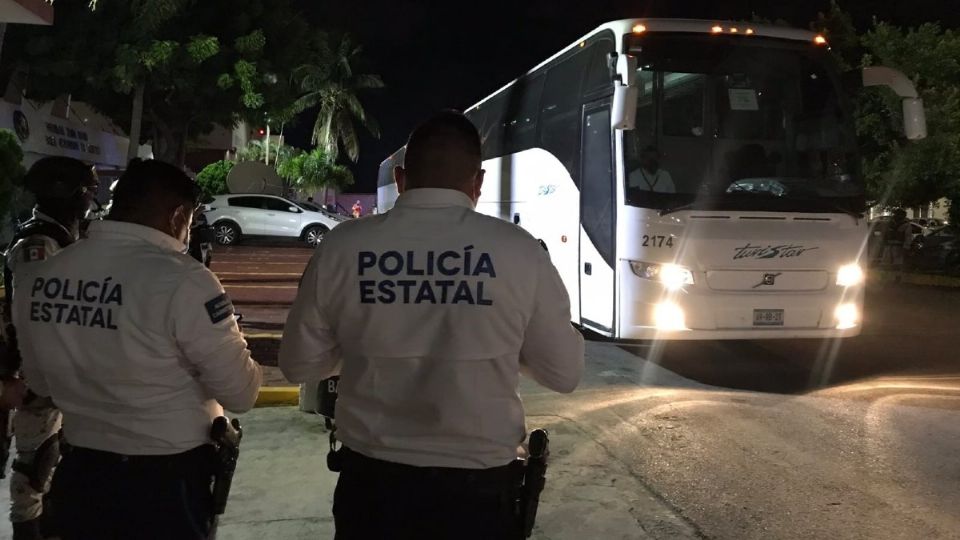 Los migrantes fueron escoltados por elementos de la Policía Estatal de Tamaulipas. Foto: Especial