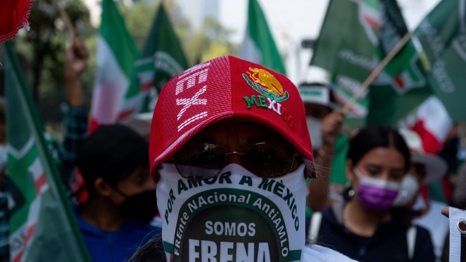 Con pancartas y el sonar de los claxons, manifestaron su rechazo ante las políticas del gobierno federal Foto: Cuartoscuro