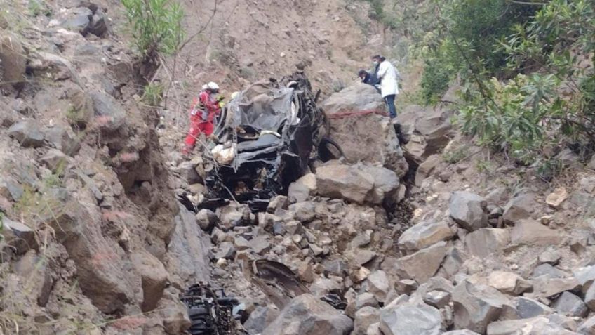 Tragedia en Hidalgo: Dos vehículos caen en barrancas y mueren 8 personas