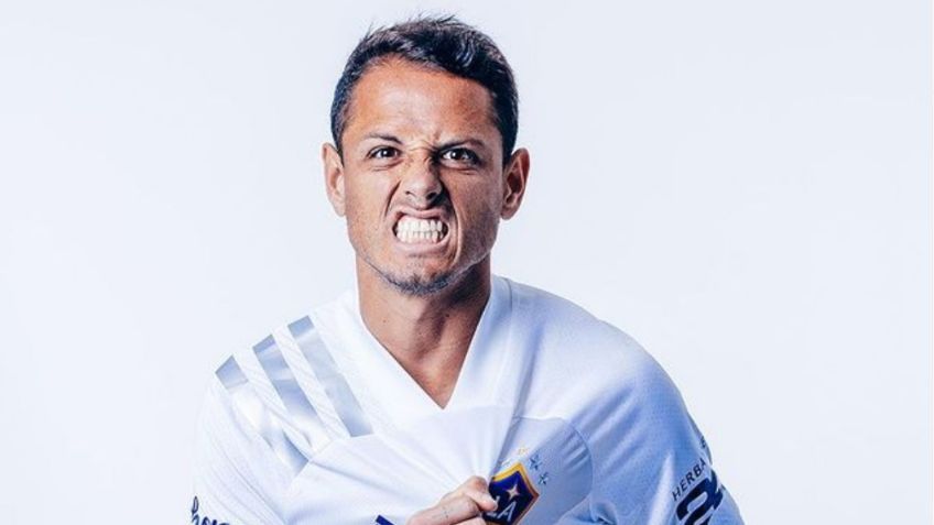 "Como que andamos muy tranquilos": Chicharito Hernández pide ayuda con una foto y le regalan divertidos MEMES