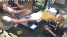 Mujer furiosa lanza sopa hirviendo en la cara a empleada de restaurante mexicano: VIDEO VIRAL