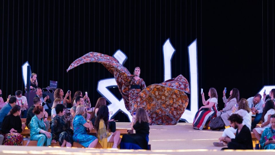 La marca mexicana Pineda Covalin fue la encargada de dar inicio al ‘Dubai Fashion Week’ (Foto: Especial)