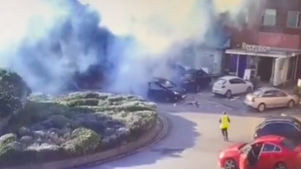 El conductor del taxi resultó lesionado, mientras que el atacante murió. Foto: Especial