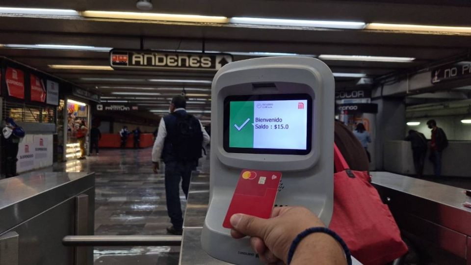 Se puede ingresar al Metro con una tarjeta bancaria. Foto: Metro CDMX