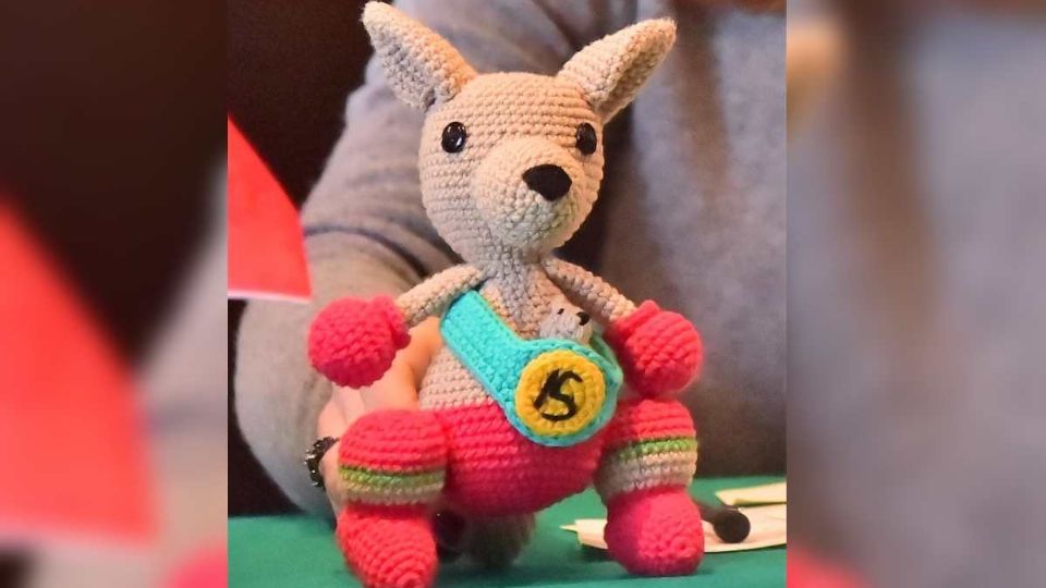 Esta es una pequeña réplica de la mascota que abanderará los pasos del WBC Cares