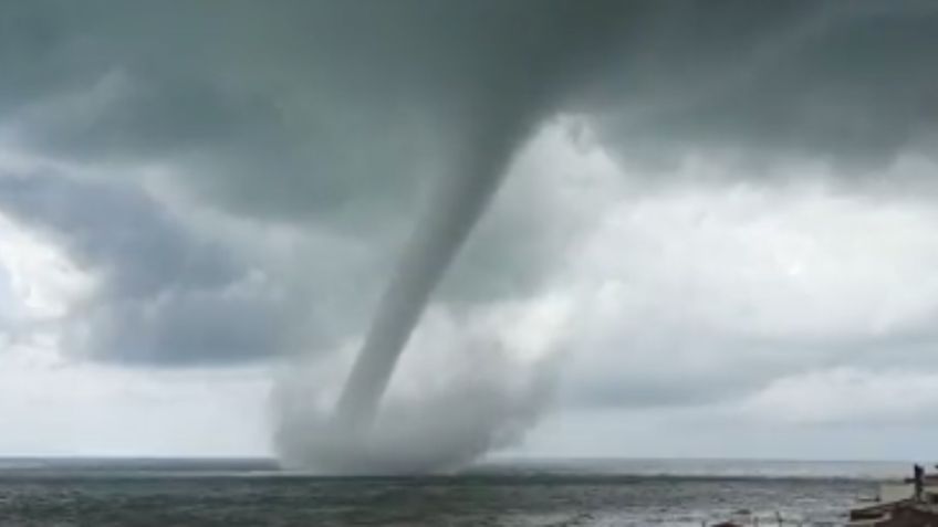 ¿El fin del mundo se acerca? Captan impresionante tromba marina en las costas de Sicilia, Italia | VIDEO