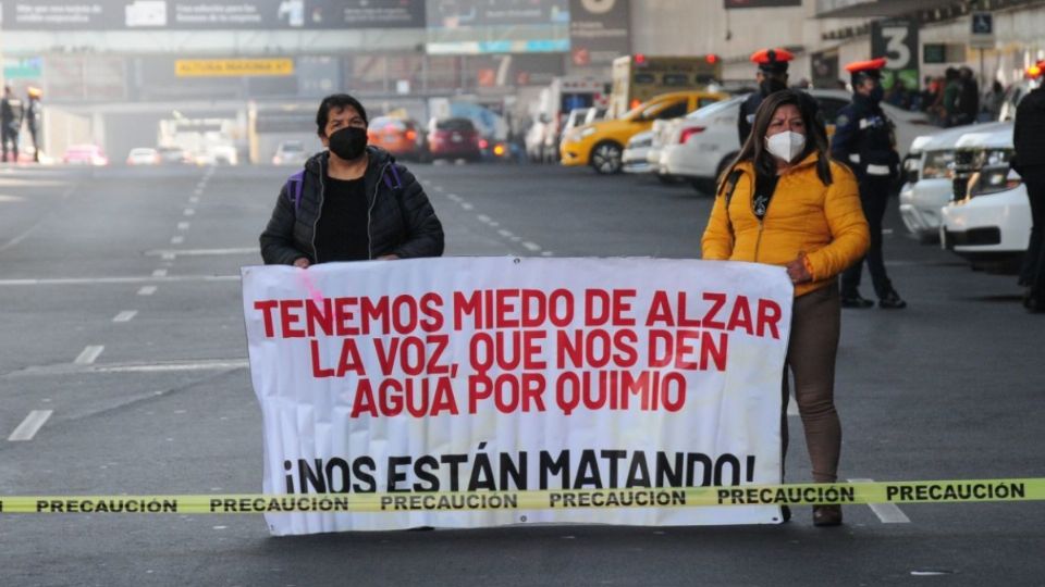 Padres de niños con cáncer bloquean el AICM. Foto: Archivo / CUARTOSCURO