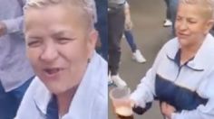 ¡Hasta el suelo! Abuelita se vuelve viral por beber cerveza y perrear en calles de Tepito