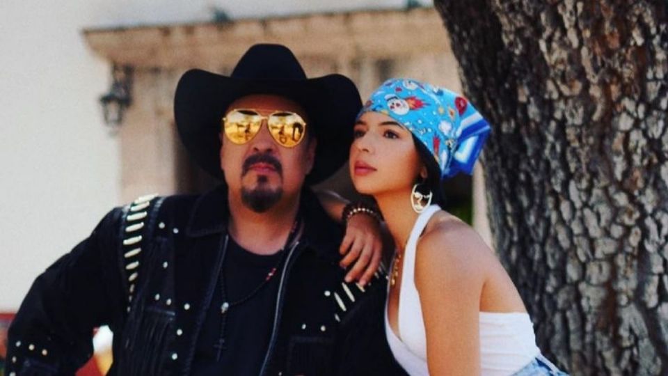 Pepe Aguilar y Ángela Aguilar posando. Fuente: Instagram Pepe Aguilar