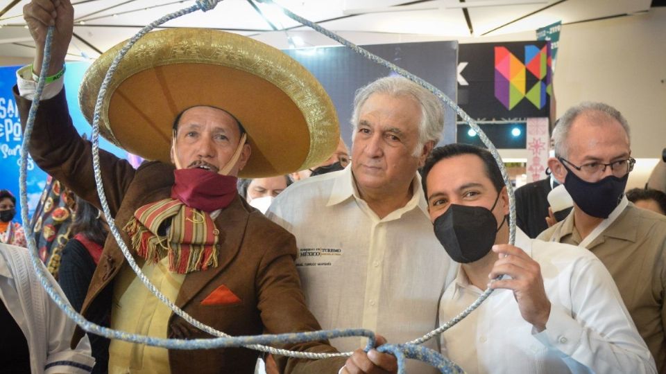 Mauricio Vila Dosal, gobernador de Yucatán, y Miguel Torruco, secretario de Turismo, encabezaron el corte de listón del Tianguis Turístico Mérida 2021. Foto: Cuartoscuro