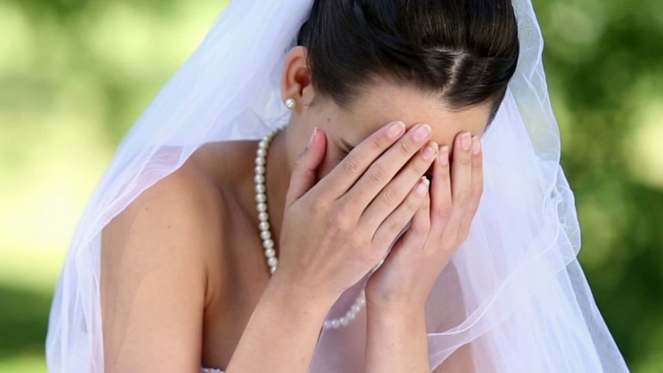 Estas señales durante una boda, pueden ser presagio de un matrimonio fallido 
FOTO: Twitter