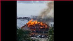 Cancún: así fue el incendio que consumió una palapa en playa Las Perlas | VIDEO