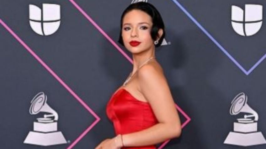 Ángela Aguilar reusa zapatos Versace de 66 MIL pesos en los Grammy y marca estilo