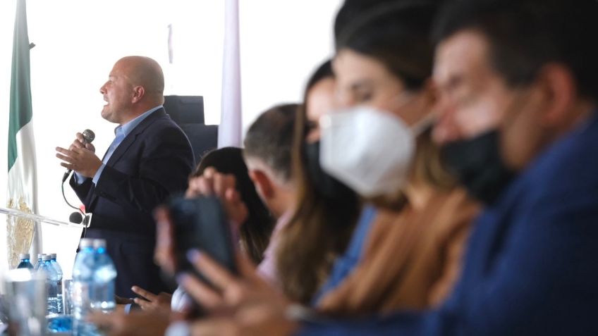 Enrique Alfaro supervisa la construcción de un parador logístico para transporte de carga pesada