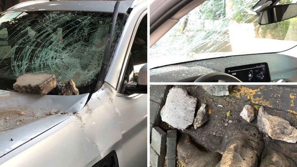 Piedras gigantes que se desprendieron del segundo piso del periférico, caen sobre un automóvil y lo destruyen. Foto: Especial