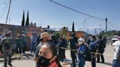 Habitantes de Xochimehuacán rompen cerco de seguridad; se llevan muebles y hasta refrigeradores