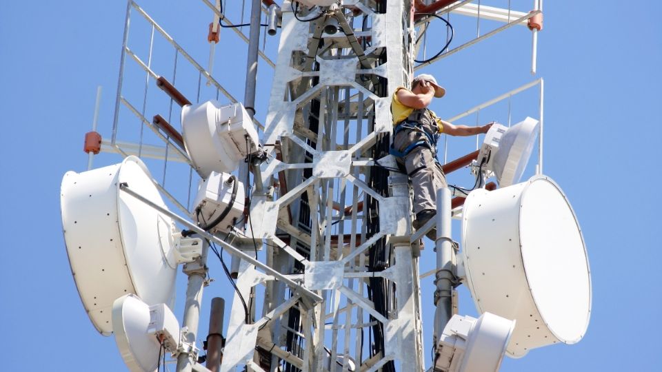 PREOCUPACIÓN. Existen todavía millones de 
mexicanos que no están conectados. Foto: SHUTTERCTOCK