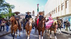 Gobernador José Ricardo Gallardo se luce a caballo en desfile de la Revolución Mexicana