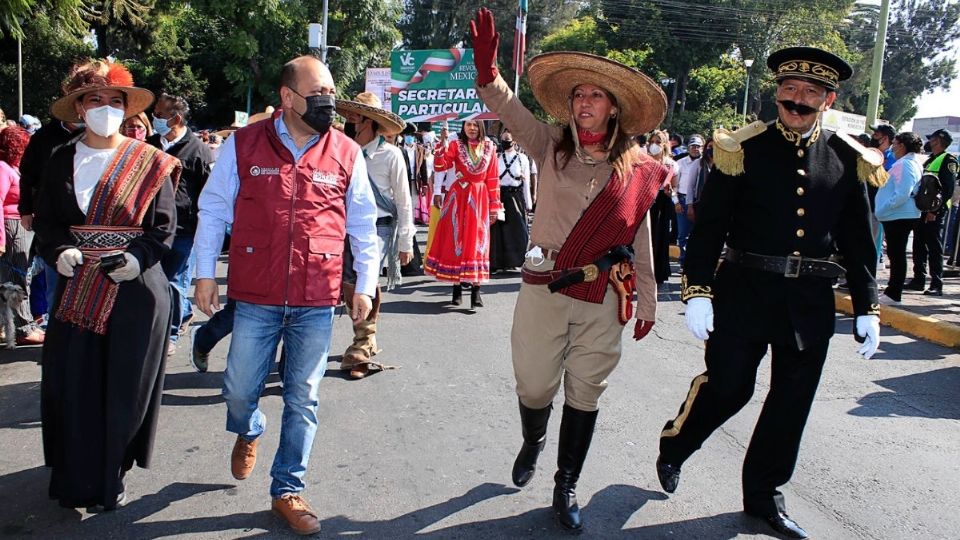 Este desfile está dedicado a las mujeres de la Revolución Mexicana que lucharon hombro a hombro junto con los hombres Foto: Especial