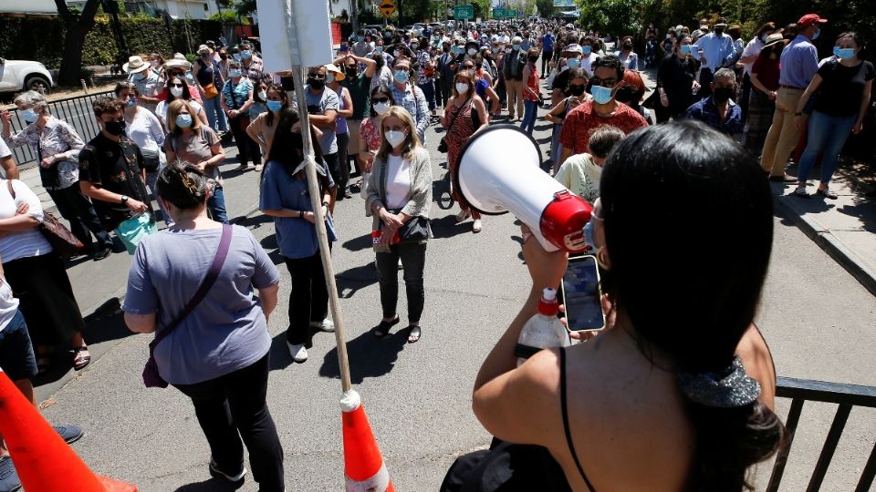 CAMBIO. Se vieron largas filas en centros de votación en Santiago y ciudades del norte y sur del país. Foto: REUTERS